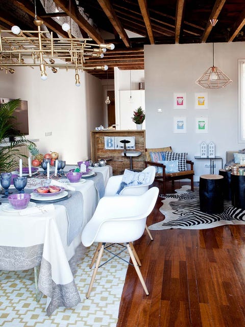 Tablecloth, Wood, Floor, Interior design, Room, Flooring, Wood flooring, Furniture, Ceiling, Table, 