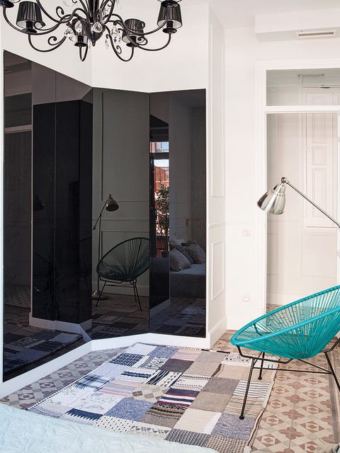 Floor, Ceiling fixture, Interior design, Flooring, Room, Ceiling, Light fixture, Door, Chandelier, Wall, 
