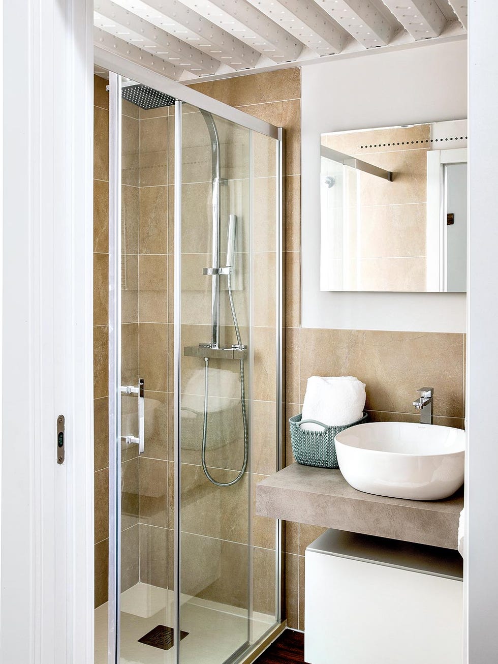 Bathroom, Room, Property, Interior design, Tile, Plumbing fixture, Building, Floor, Ceiling, Door, 