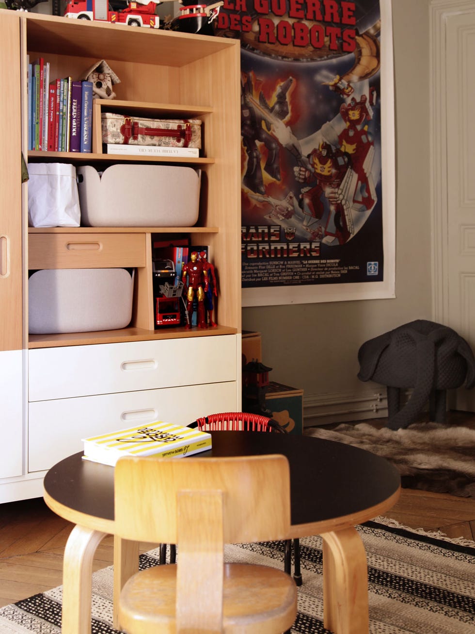 Table, Room, Shelf, Furniture, Shelving, Interior design, Plywood, Coffee table, Cabinetry, Bookcase, 