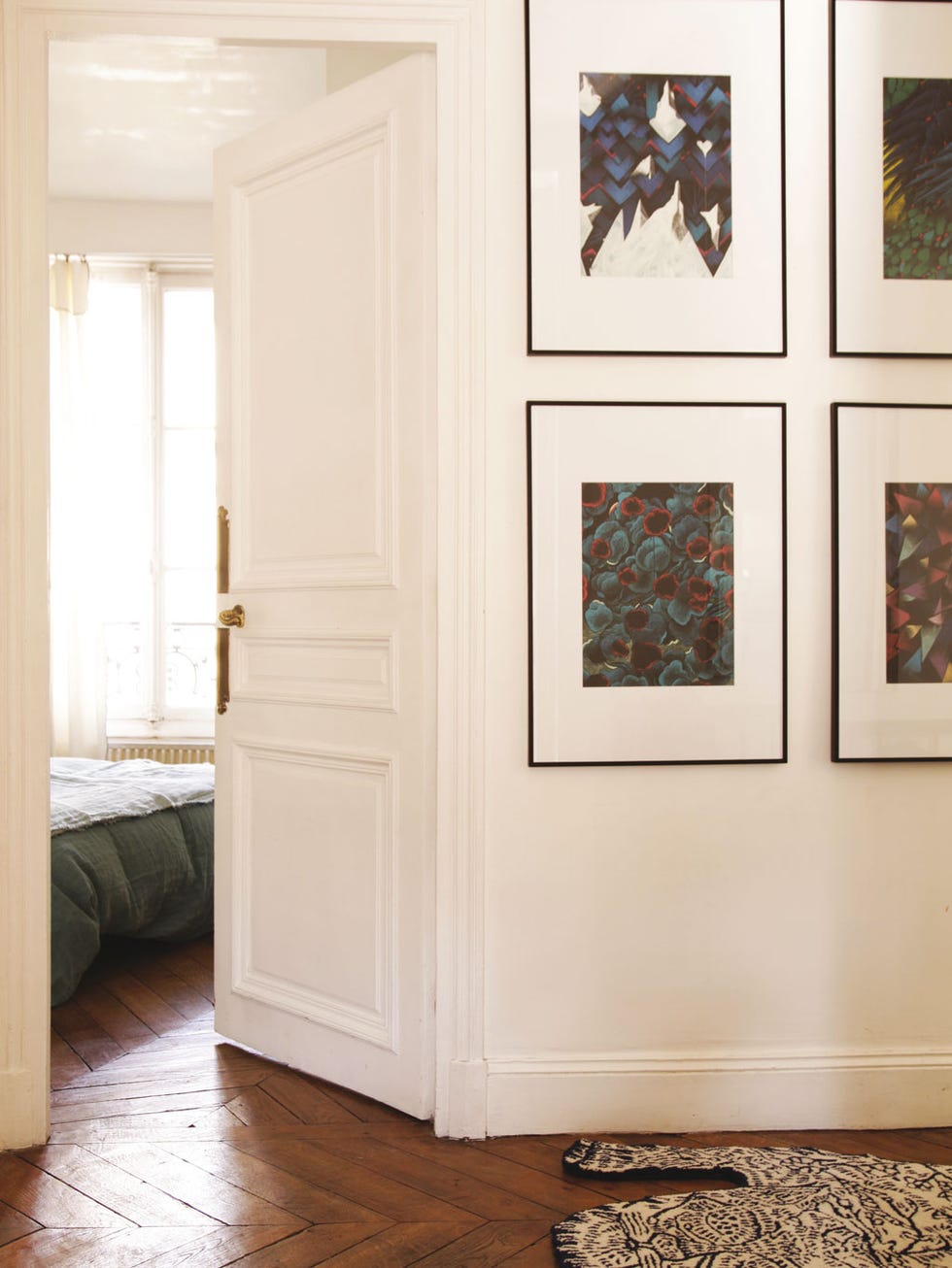 Floor, Flooring, Room, Interior design, Wall, Wood flooring, Laminate flooring, Beige, Molding, Wood stain, 