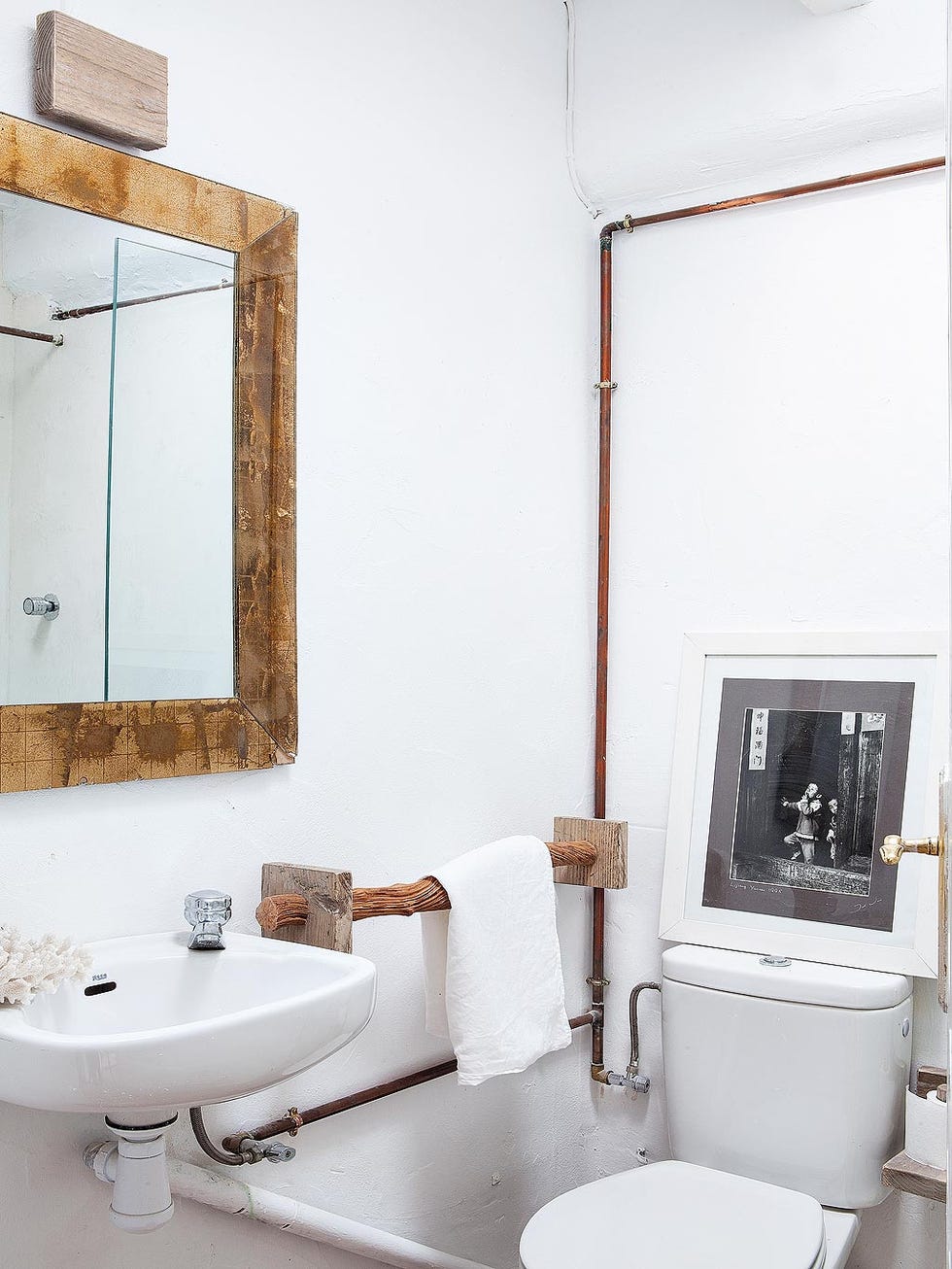 Plumbing fixture, Property, Room, Wall, Bathroom sink, Interior design, Sink, Tap, Plumbing, Bathroom accessory, 