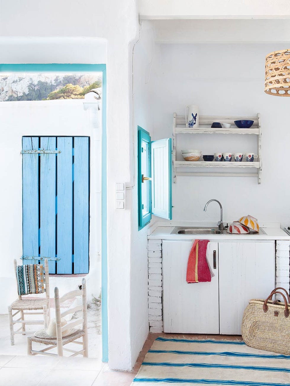 Blue, Room, Wall, Teal, Turquoise, Aqua, Interior design, Shelf, Shelving, Azure, 