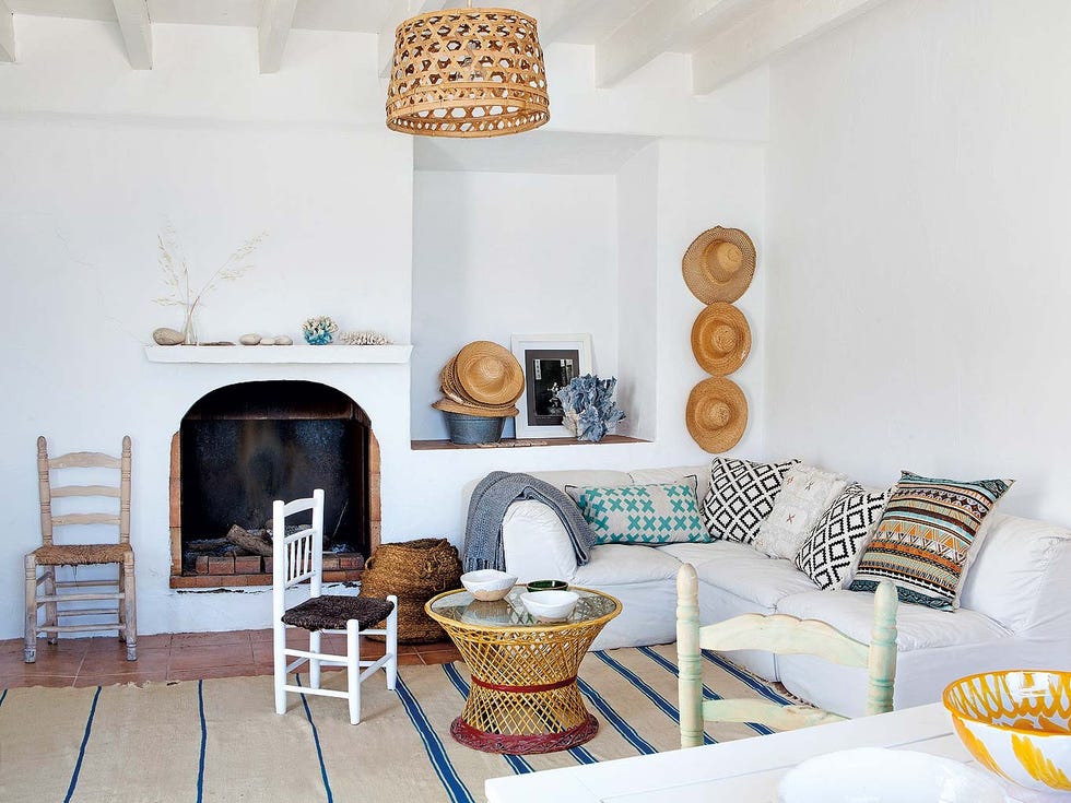 Room, Interior design, Floor, Furniture, Table, Wall, Living room, Flooring, Home, Chair, 
