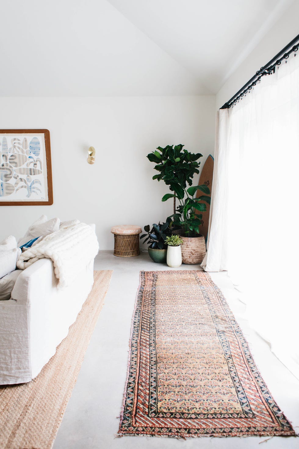 Bedroom, Room, White, Bed, Furniture, Property, Interior design, Floor, Bed sheet, Building, 