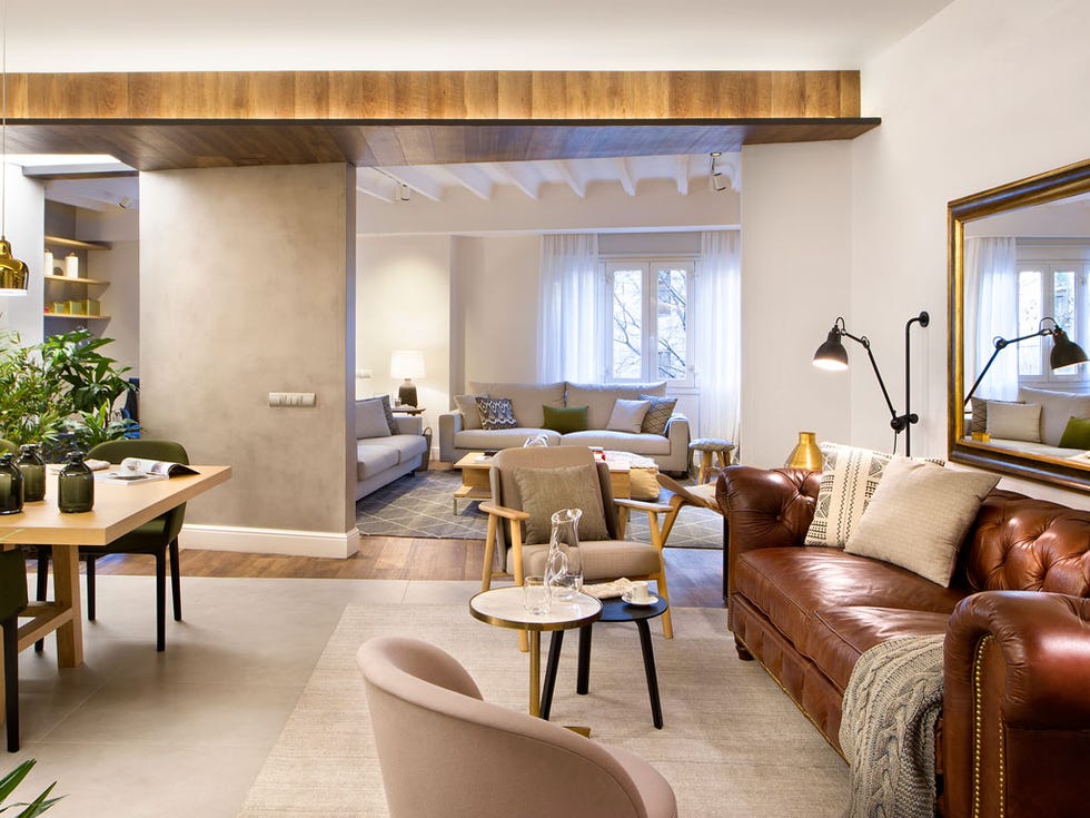 Living room, Room, Interior design, Furniture, Property, Building, Ceiling, Table, Wall, Home, 