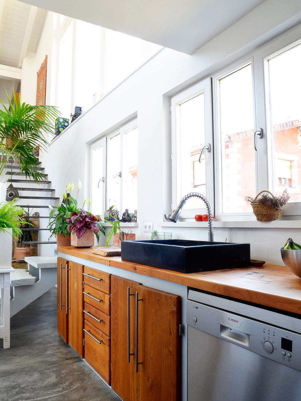 Countertop, Room, Kitchen, Property, Furniture, Cabinetry, Interior design, Building, House, Sink, 