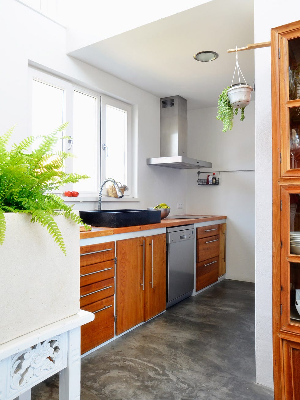 Furniture, Room, Cabinetry, Countertop, Property, Kitchen, Interior design, Floor, Building, House, 