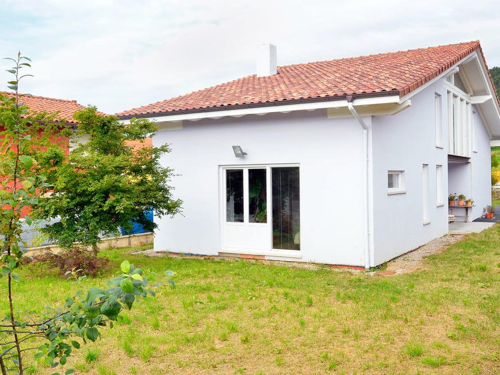 Property, House, Cottage, Building, Home, Real estate, Rural area, Land lot, Farmhouse, Architecture, 
