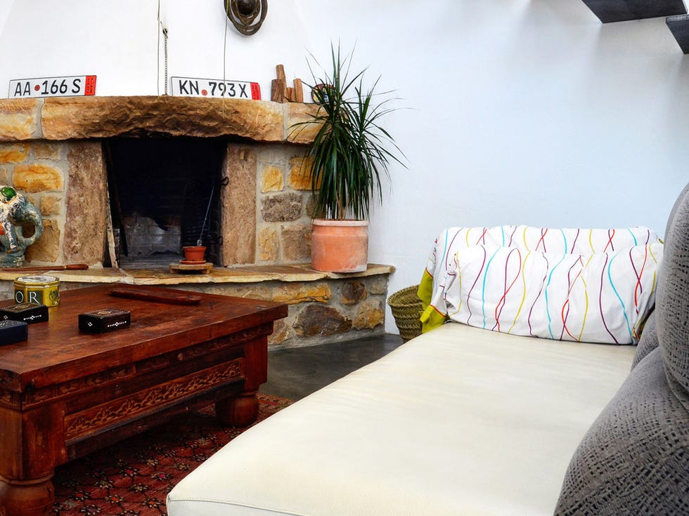 Room, Furniture, Interior design, Property, Living room, Floor, House, Table, Wall, Building, 