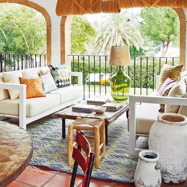 Room, Interior design, Home, Furniture, Interior design, Couch, Living room, House, Shade, Home accessories, 