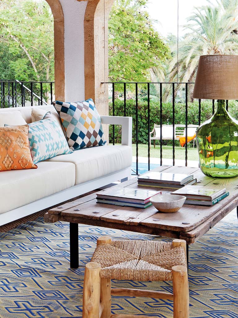 Room, Furniture, Table, Couch, Interior design, Home, Living room, Coffee table, House, Shade, 