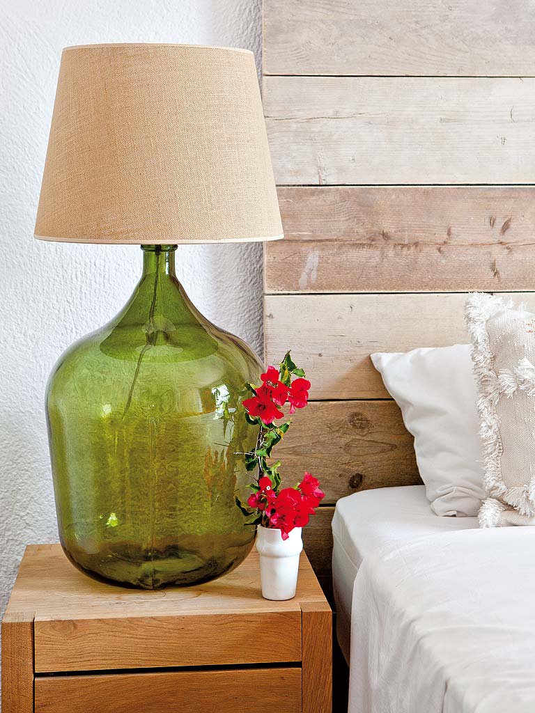 Room, Interior design, Wall, Lampshade, Interior design, Linens, Lighting accessory, Lamp, Home accessories, Artifact, 