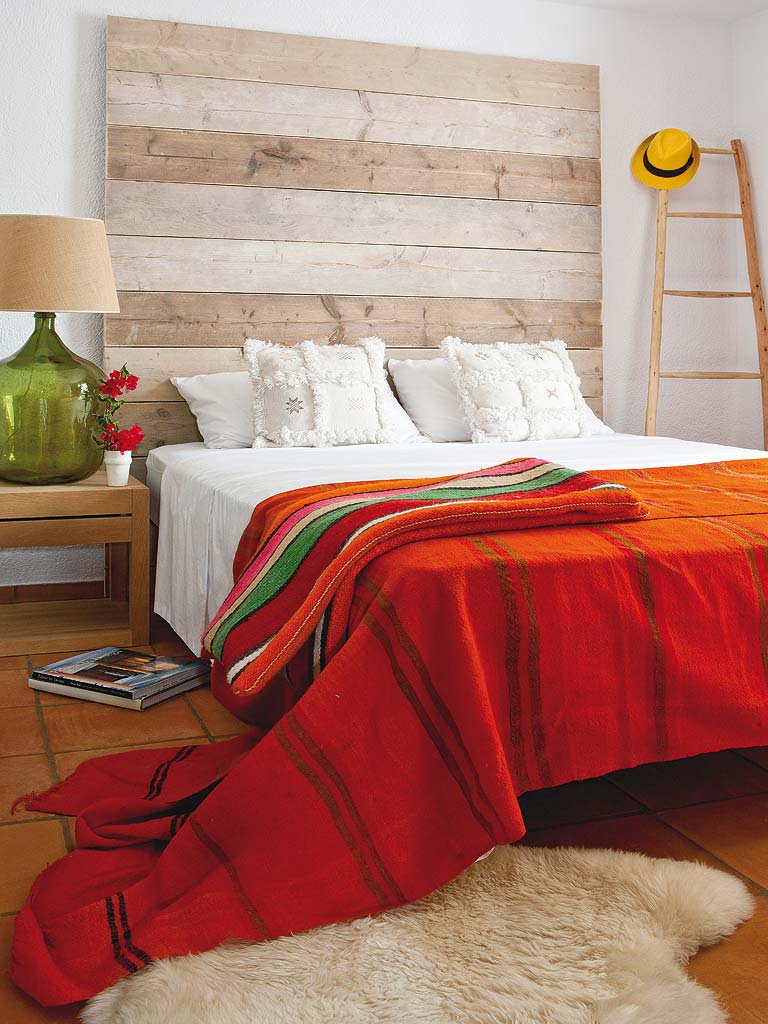 Room, Interior design, Textile, Bed, Bedding, Wall, Floor, Linens, Lamp, Bed sheet, 