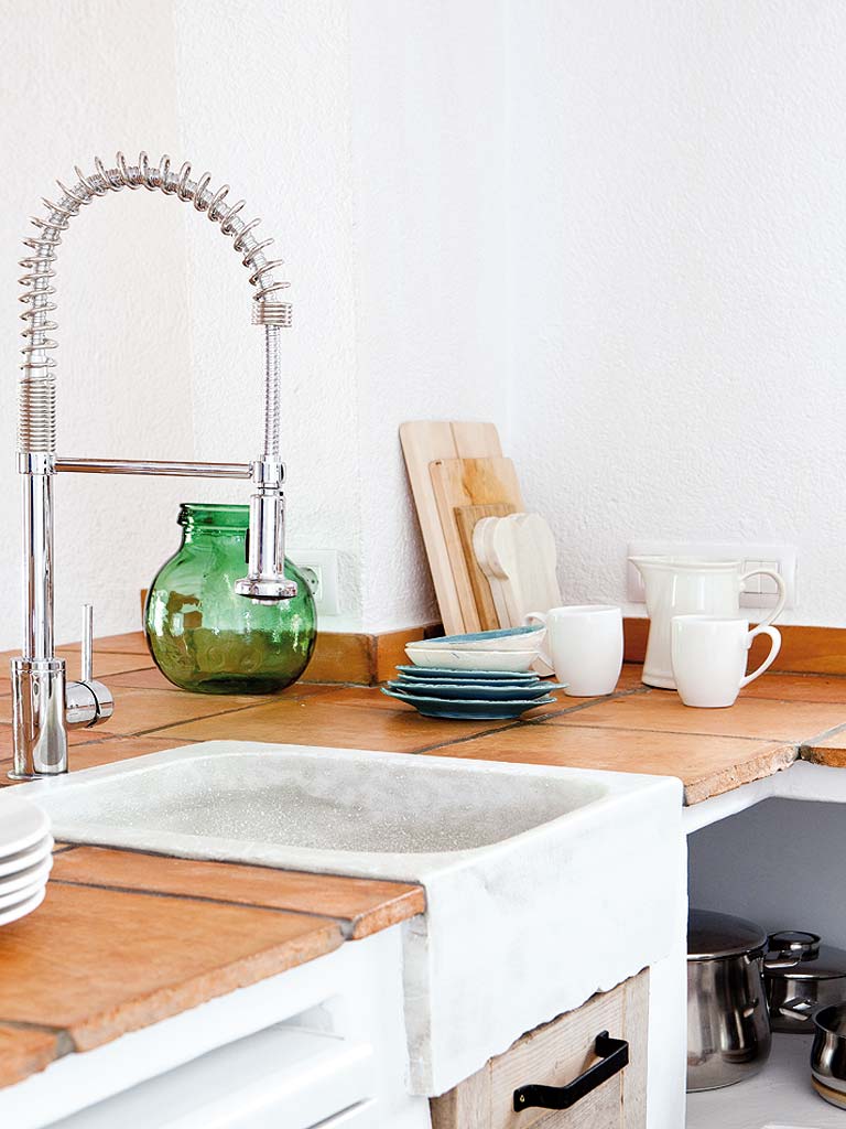 Serveware, Room, Dishware, Plumbing fixture, Porcelain, Ceramic, Drinkware, Tap, Turquoise, Still life photography, 