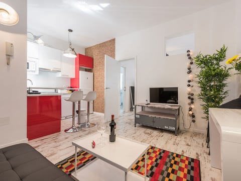 Room, Interior design, Floor, Flooring, Wood, Property, Wall, Living room, Ceiling, Furniture, 