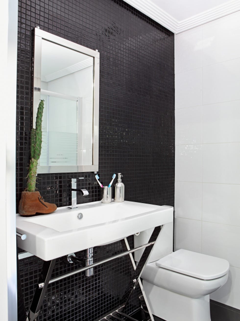 Plumbing fixture, Room, Interior design, Architecture, Property, Tile, Wall, Glass, Bathroom sink, Floor, 