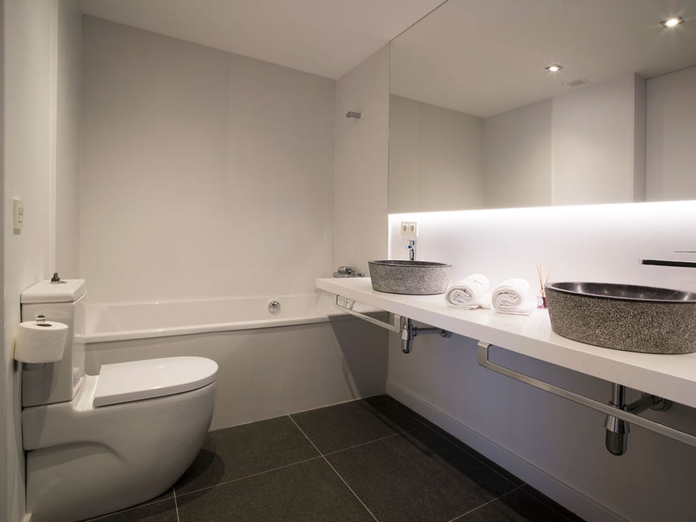 Bathroom, Property, Room, Interior design, Bathtub, Plumbing fixture, Toilet, Sink, Tap, Floor, 