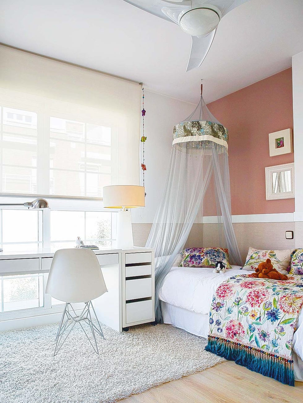 Furniture, Bedroom, Room, Bed, White, Interior design, Bed sheet, Product, Property, Bed frame, 
