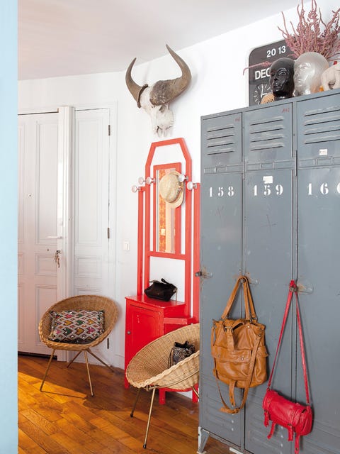 Wood, Bag, Door, Hardwood, Wood stain, Tan, Shoulder bag, Home door, Wood flooring, Handle, 