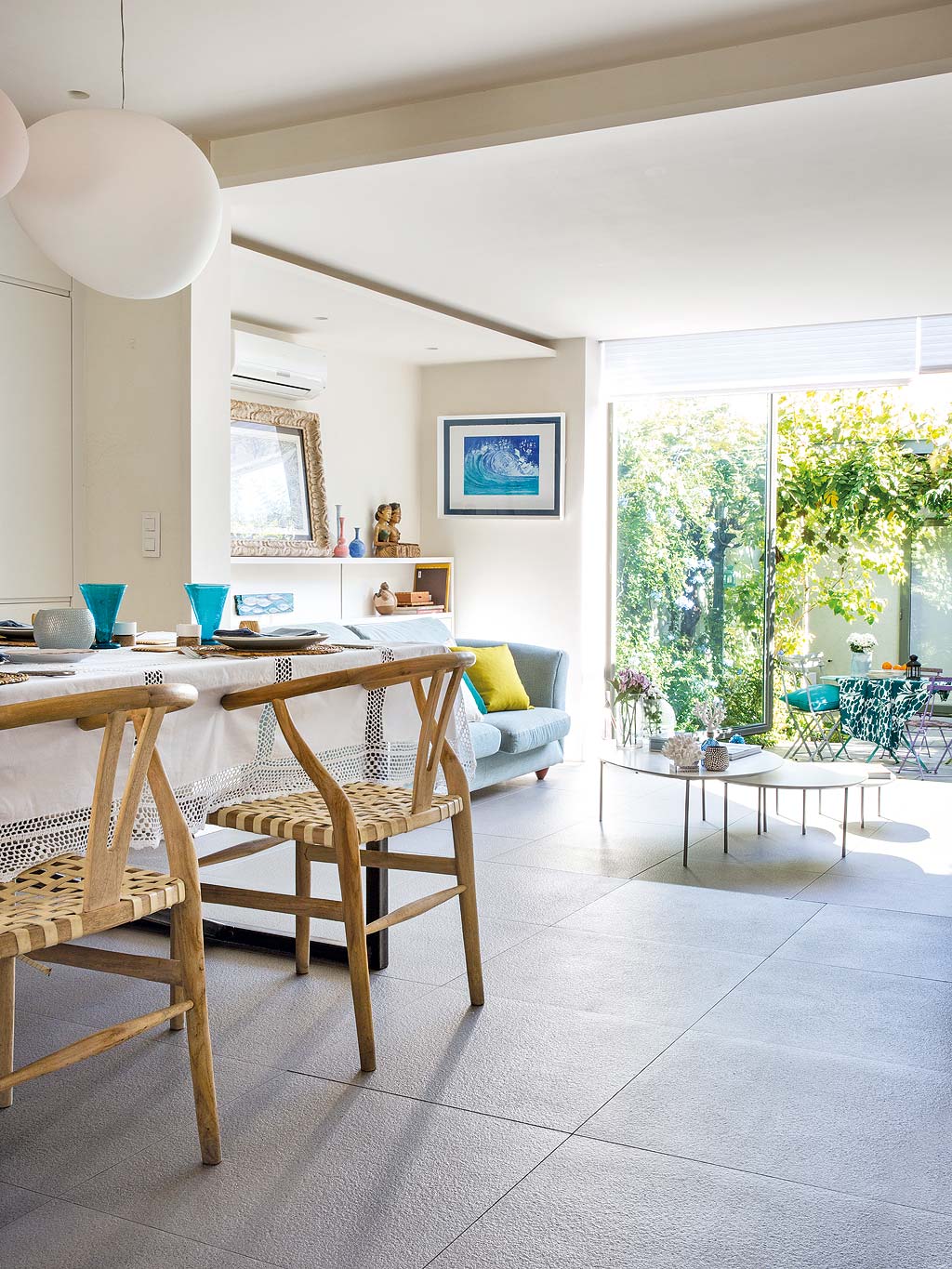 una casa fresca con patio