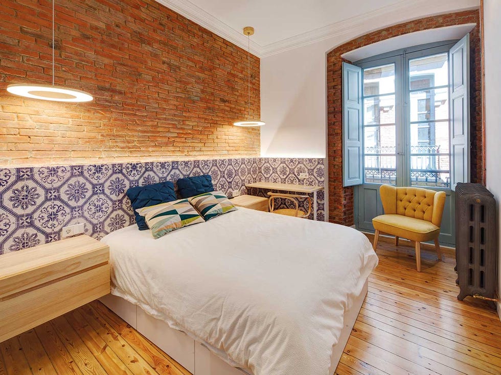 Bedroom, Room, Furniture, Property, Bed, Wall, Interior design, Ceiling, Bed frame, Building, 