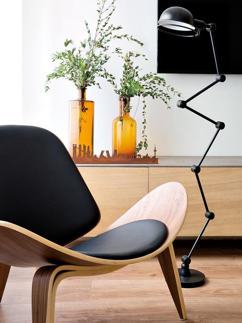 Wood, Flowerpot, Yellow, Hardwood, Furniture, Chair, Vase, Still life photography, Plywood, Interior design, 