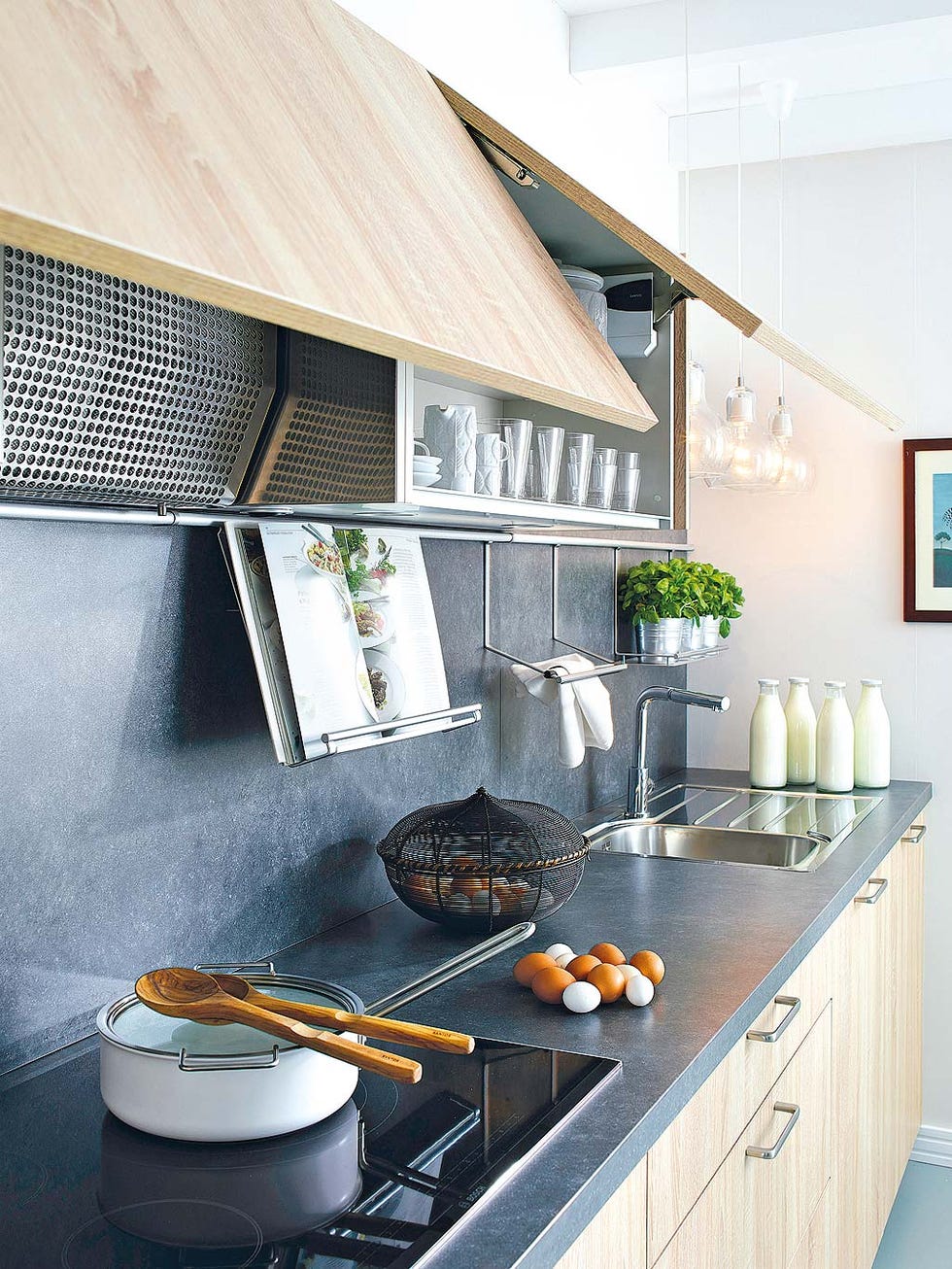 Countertop, Kitchen, Room, Property, Kitchen stove, Interior design, Furniture, Cabinetry, Tile, House, 