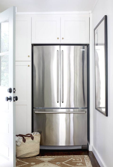Door, Room, Property, Floor, Automotive exterior, Interior design, Furniture, Material property, Building, Architecture, 