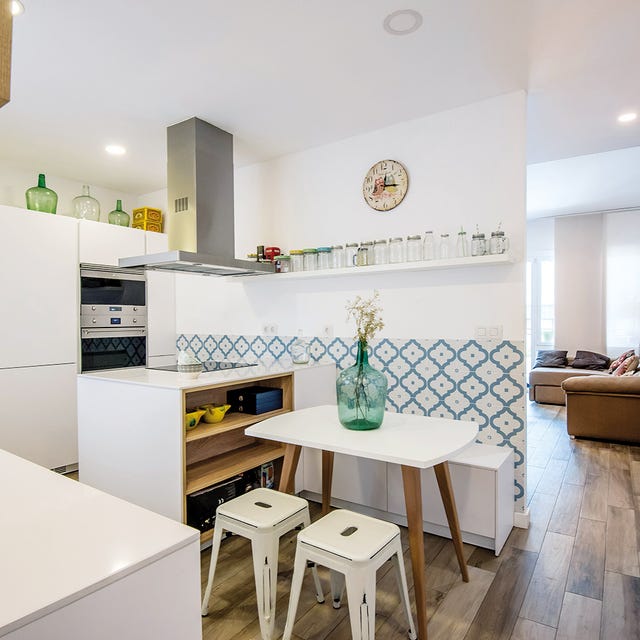 Cocina reformada abierta al salón