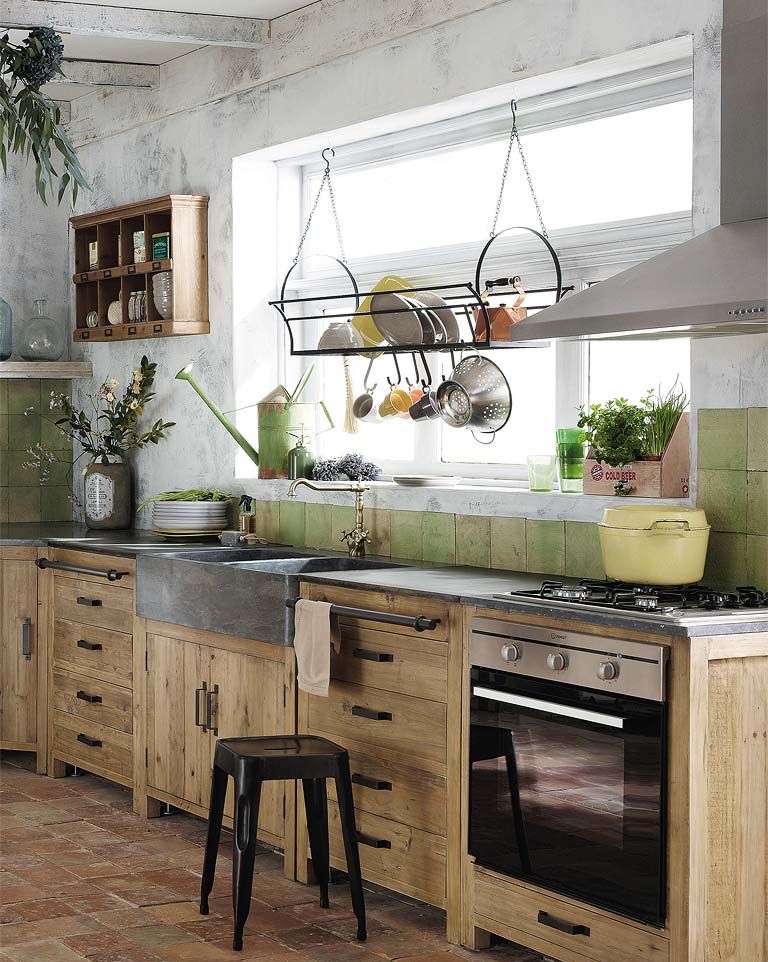 17 ideas para decorar la cocina con accesorios y mobiliario de cobre