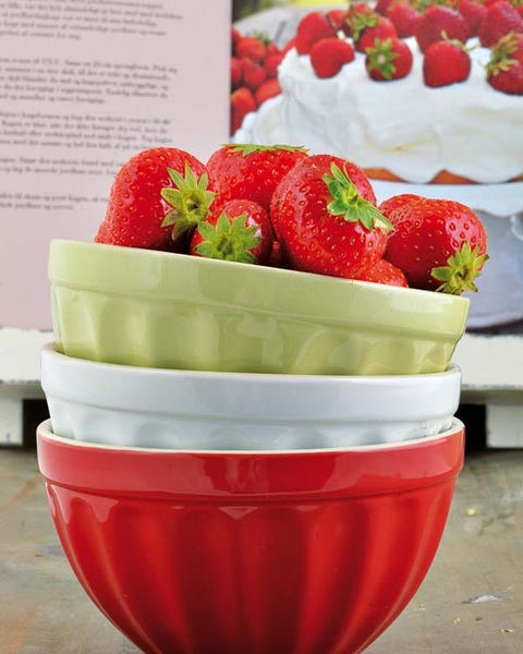 Fruit, Natural foods, Food, Red, Strawberry, Serveware, Strawberries, Sweetness, Produce, Frutti di bosco, 