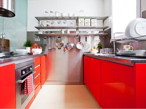 cocina en rojo y acero