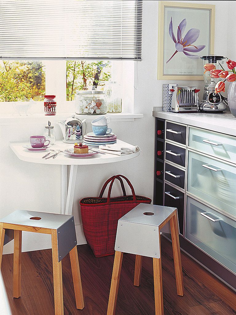 Mesas de cocina pequeñas para montar un 'office' cálido y acogedor