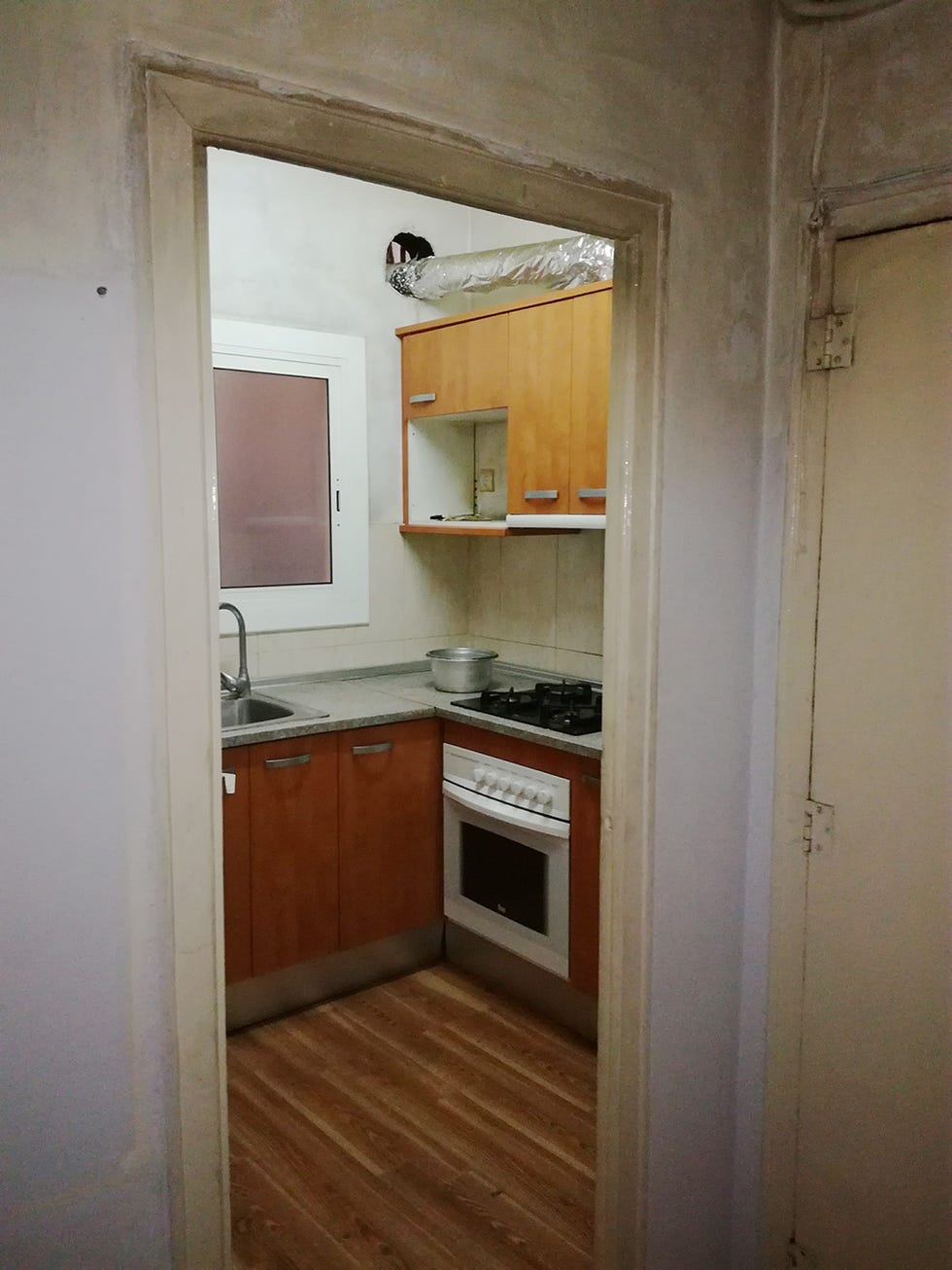 cocina pequeña antes de la reforma