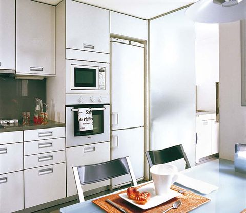 Room, Serveware, Interior design, Dishware, Ceiling, Wall, Floor, Drawer, Cabinetry, Cuisine, 