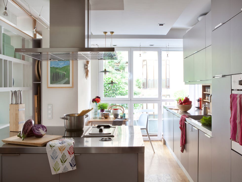 cocina con isla y campana central