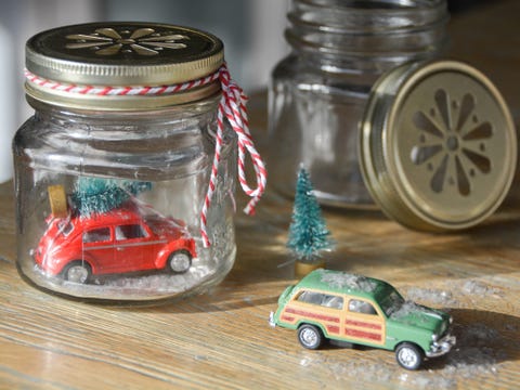 Toy, Food storage containers, Rim, Baby toys, Toy vehicle, Mason jar, Model car, Scale model, Automotive wheel system, Lid, 