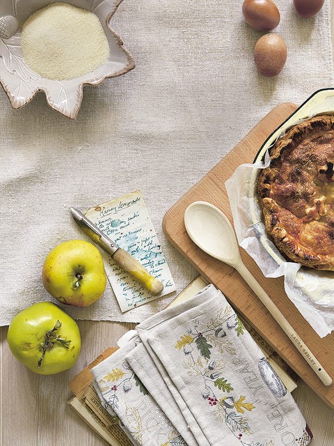 Yellow, Food, Ingredient, Plate, Fruit, Dish, Tableware, Dishware, Pie, Serveware, 