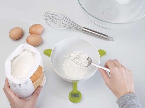 Finger, Dishware, Ingredient, Kitchen utensil, Cutlery, Flour, Serveware, Powder, Chemical compound, Household silver, 