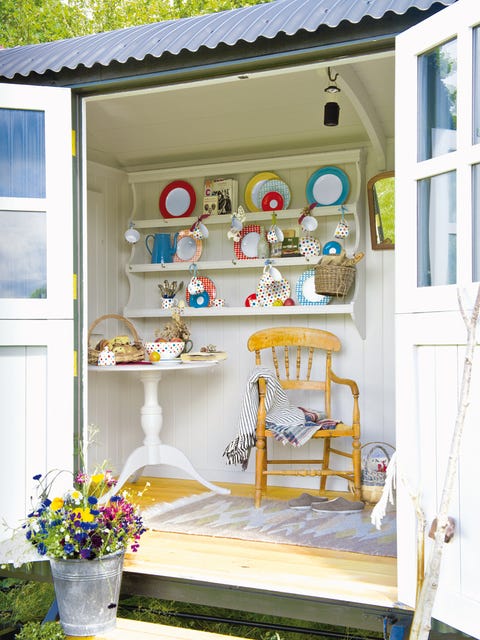 Flowerpot, House, Home, Door, Houseplant, Paint, Shelving, Flower Arranging, Vase, Floral design, 