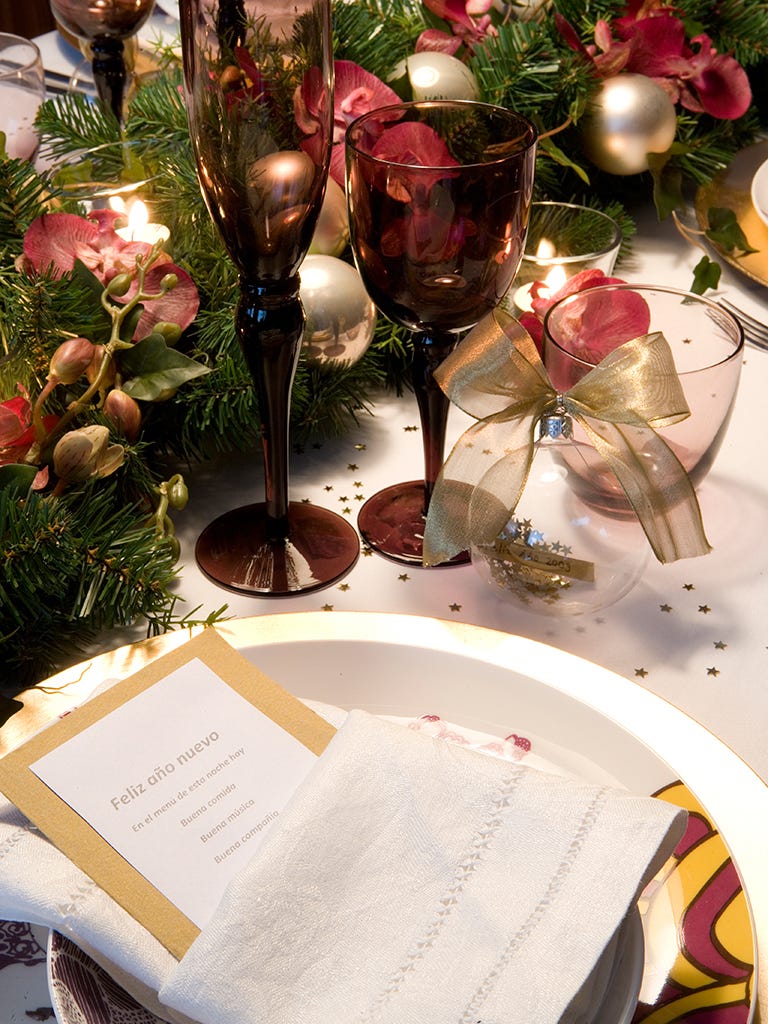 Table, Centrepiece, Flower, Tablecloth, Tableware, Champagne stemware, Plant, Meal, Brunch, Drinkware, 
