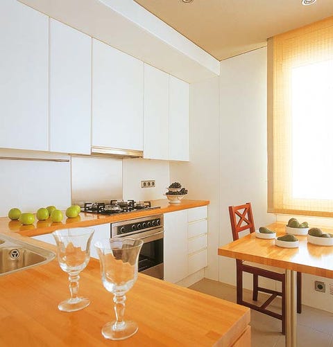 Room, Interior design, Glass, Table, Furniture, Serveware, Stemware, Ceiling, Floor, Interior design, 