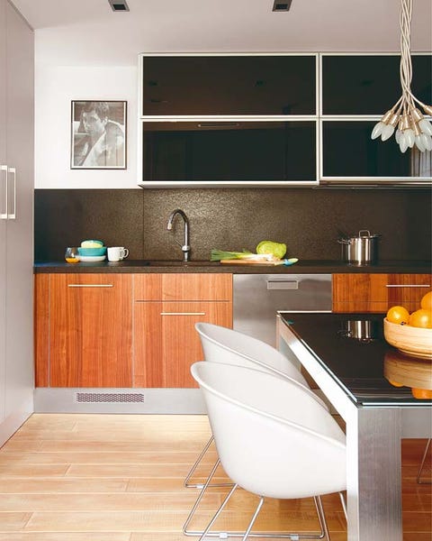 Wood, Room, Floor, Interior design, Flooring, Property, Light fixture, Plumbing fixture, Ceiling, Wall, 