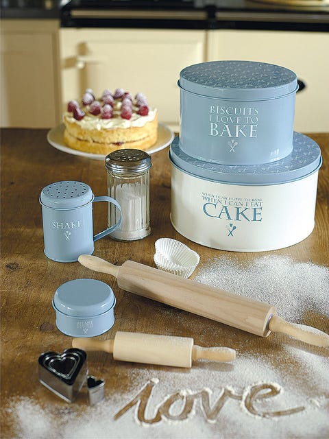 Brown, Dessert, Cake, Ingredient, Sweetness, Serveware, Cuisine, Baked goods, Cosmetics, Tints and shades, 
