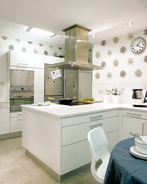 Room, Floor, Interior design, Green, Architecture, Plumbing fixture, Flooring, Property, White, Light fixture, 