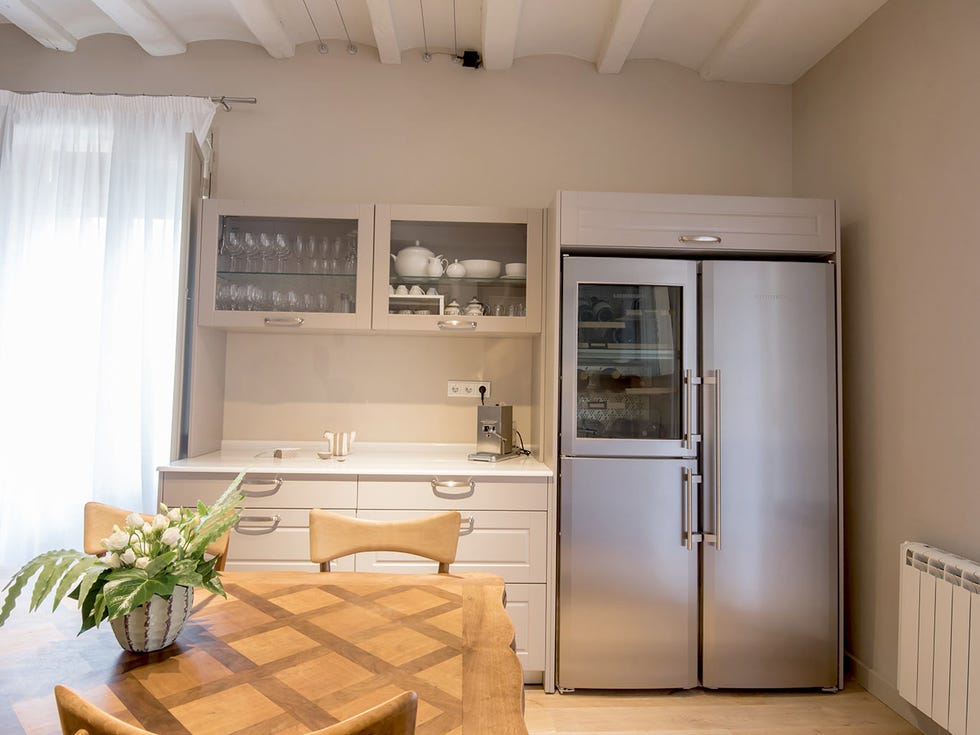 Room, Property, Furniture, Interior design, Ceiling, Building, Cabinetry, House, Floor, Home, 