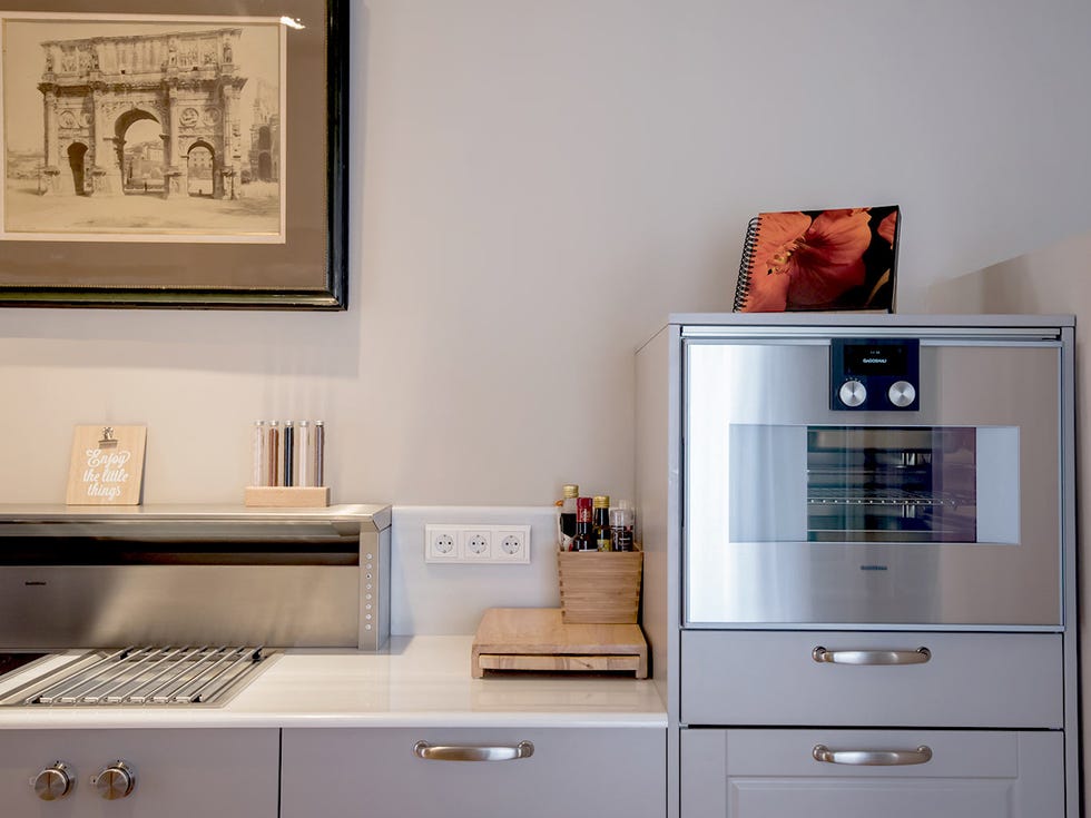 Furniture, Chest of drawers, Drawer, Room, Property, Shelf, Wall, Interior design, Cabinetry, Table, 