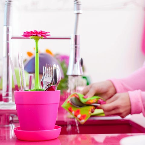 Serveware, Dishware, Textile, Petal, Pink, Magenta, Purple, Nail, Kitchen utensil, Home accessories, 