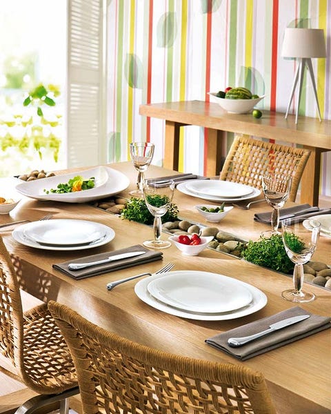 Room, Dishware, Interior design, Furniture, Table, Serveware, Window covering, Tablecloth, Interior design, Dining room, 